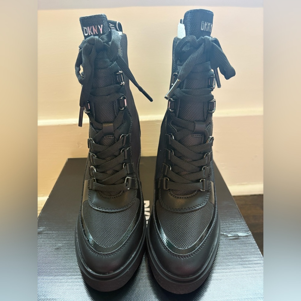 DKNY Women’s Toia Lace Up Zipper Combat Boots Black Size 7 New In Box - Picture 3 of 10